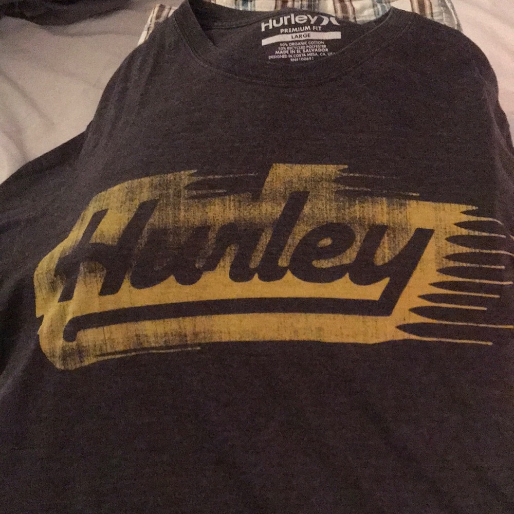 Hurley tshirt
